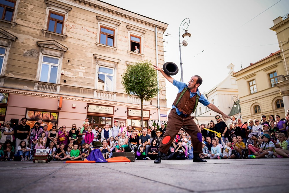 Curioso!<span class="sub_portfolio"> Capuchini Circo [ES/AR]</span> 1