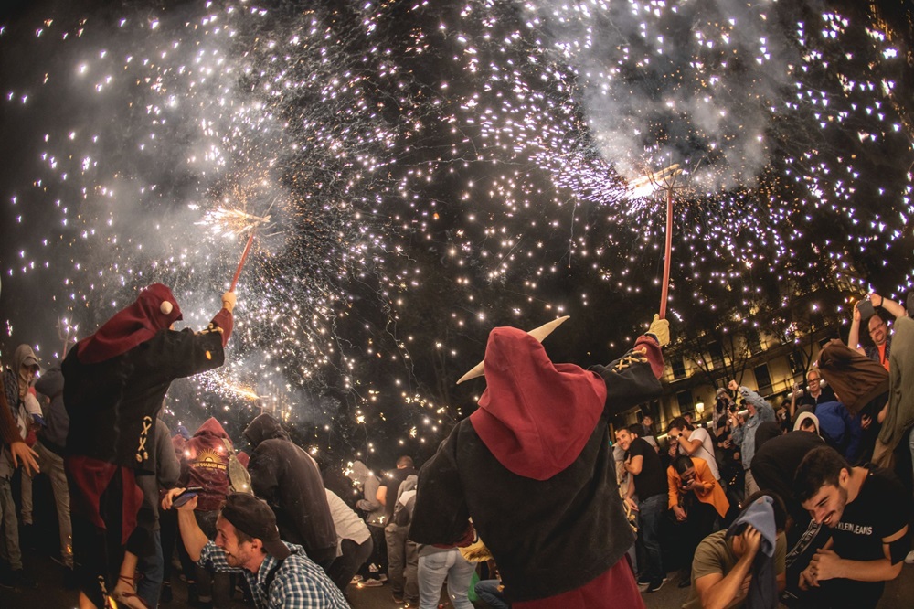 Feira e Barcelona trazem arte popular do Correfoc ao festival 1