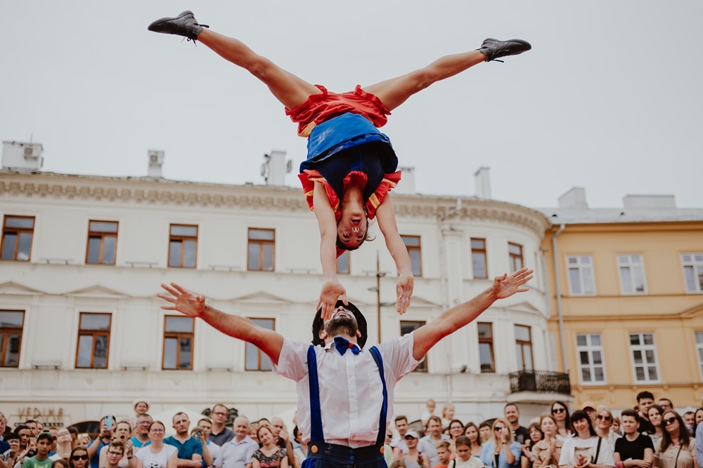 SHHH!!! - a physical onomatopoeia<span class="sub_portfolio"> A TOPE [AR]</span> 1