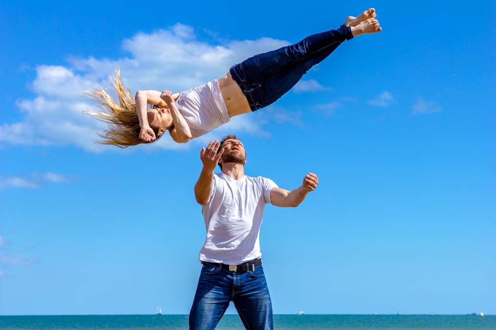 Drop me if you dare<span class="sub_portfolio"> Joli Vyann [UK] </span> 1