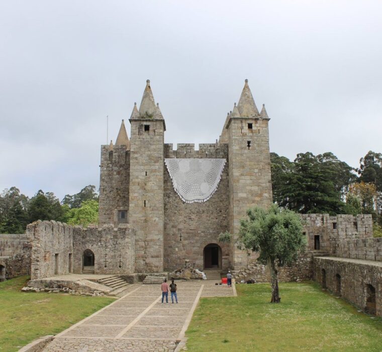 Donzela<span class="sub_portfolio">Joana Vasconcelos [PT] + Comunidade sénior de Santa Maria da Feira [PT] </span> 31