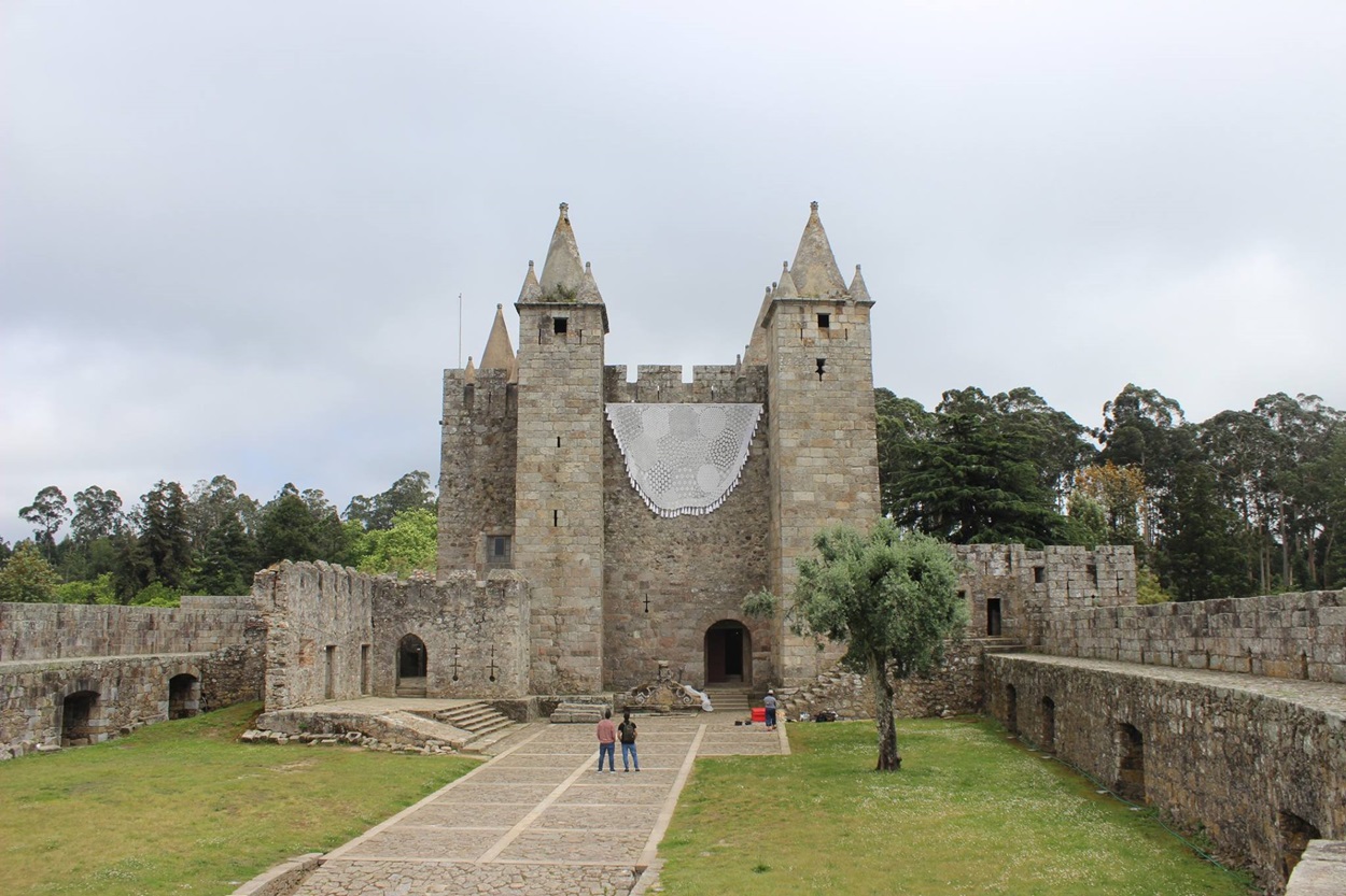 Donzela<span class="sub_portfolio">Joana Vasconcelos [PT] + Comunidade sénior de Santa Maria da Feira [PT] </span> 1